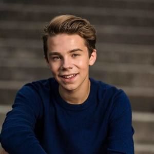 Meet your Posher, Derek